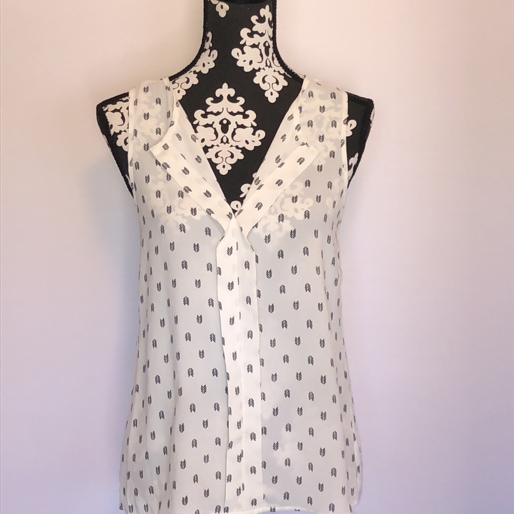 Sleeveless blouse black and white print faux collar